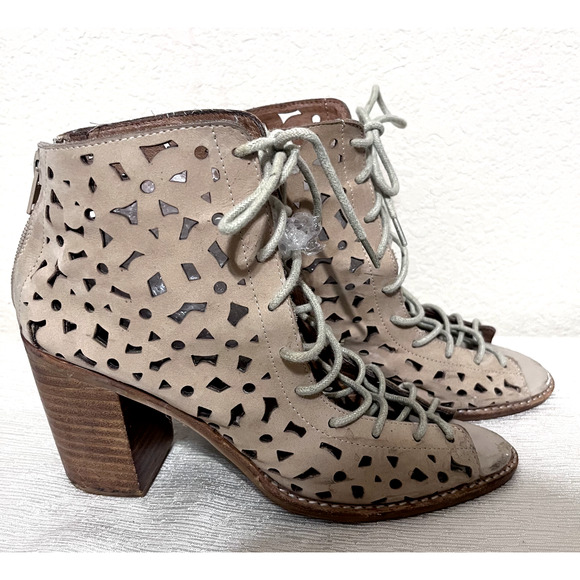 Jeffrey Campbell Laser Cut Lace Up Booties Ankle Boots sz 7.5 tan leather Ibiza - Picture 1 of 6